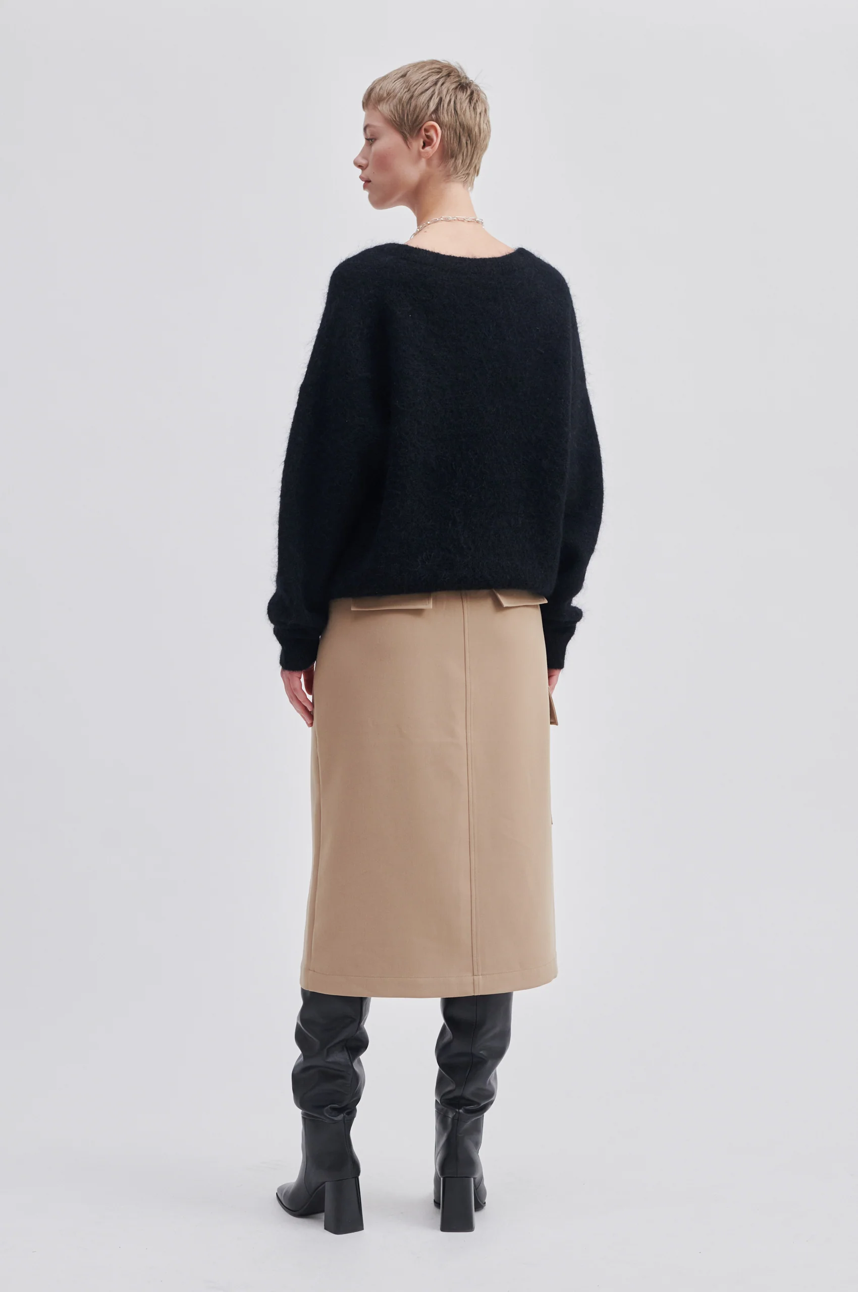 Brook Knit Oversize V-Neck - Image 4